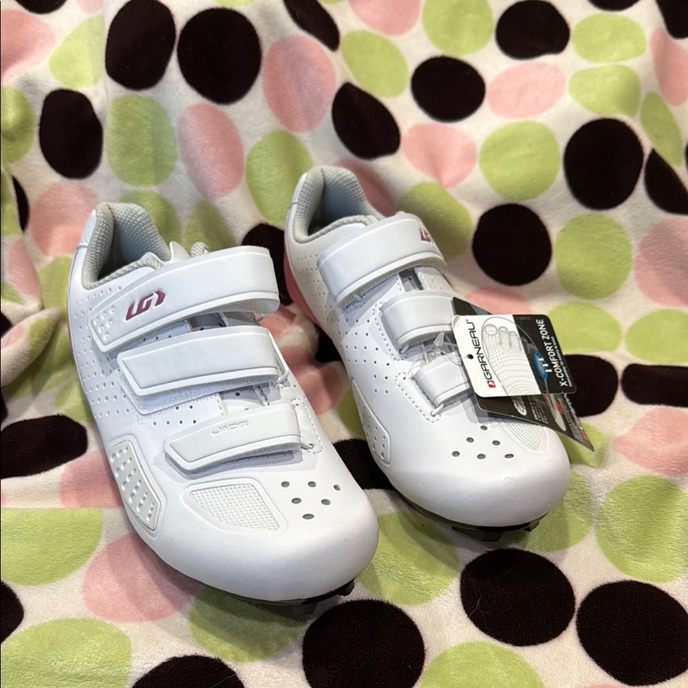 NWT Garneau Sz W 39 / 9 Bicycle shoes
